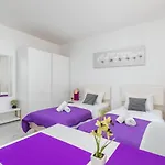 Marine Lux Daire Pula