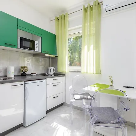 Marine Lux Daire Pula