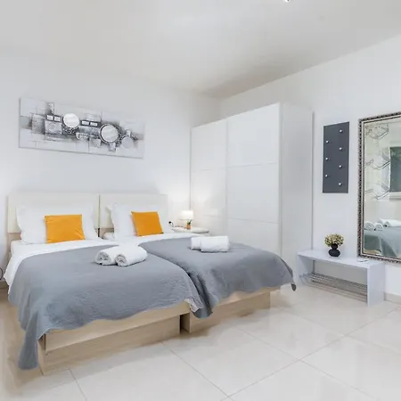 Marine Lux Apartment *