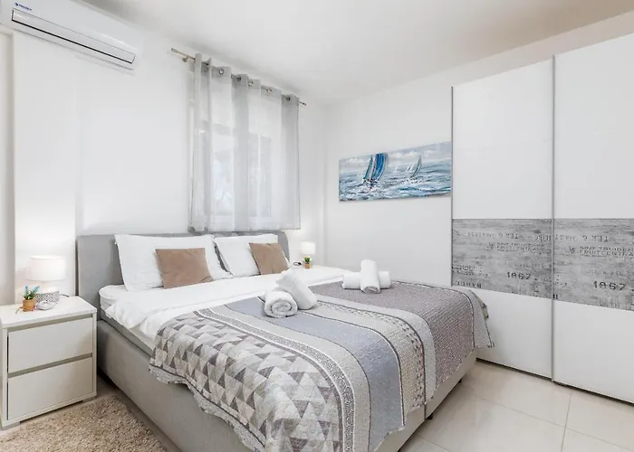 아파트 Marine Lux 풀라