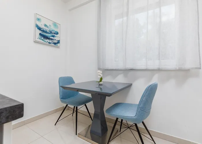 Marine Lux 아파트