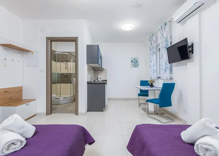 Marine Lux 아파트 풀라